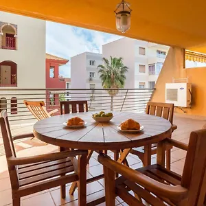 bellavista-apartamento-con-gran-terraza-piscina-garaje.hotelsinnerja.org/